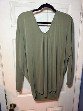 Aliya Olive Green Long Sleeve Crisscross Back Top Size Large